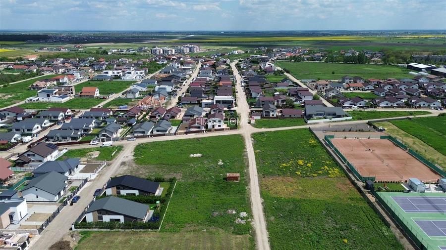 Teren intravilan de vanzare in Livada 1.039mp langa terenul de Tenis - 2