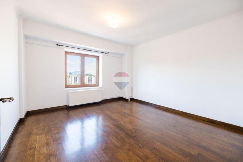 Apartament 5 camere de închiriat| Zona 15 Noiembrie |Vedere panoramica