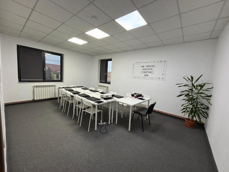 Spațiu de birouri central – 3 încăperi (open space 60 mp) + parcare