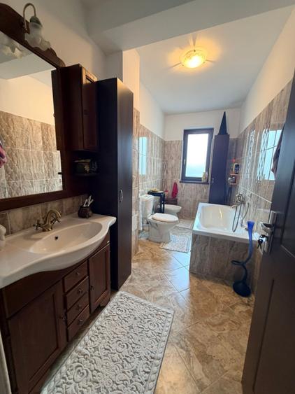 Casa P+1+M+gara, 285 mp, 600 mp teren, zona Bordei