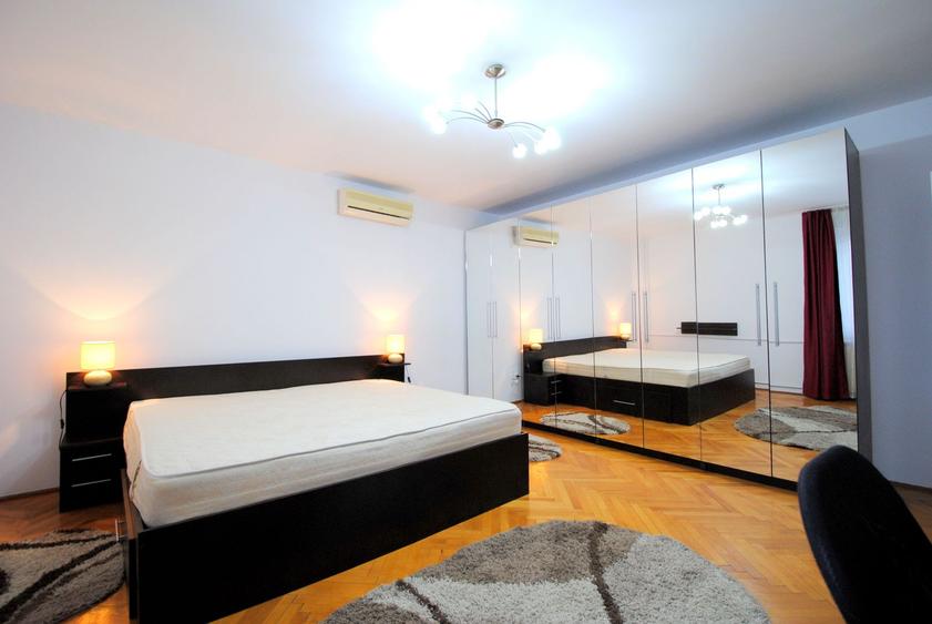 Apartament cu 3 camere de închiriat în zona Complex Studentesc
