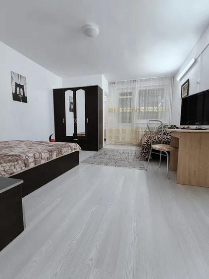 Garsoniera, decomandat, 37 mp, metrou aproape, mobilat, Drumul Taberei