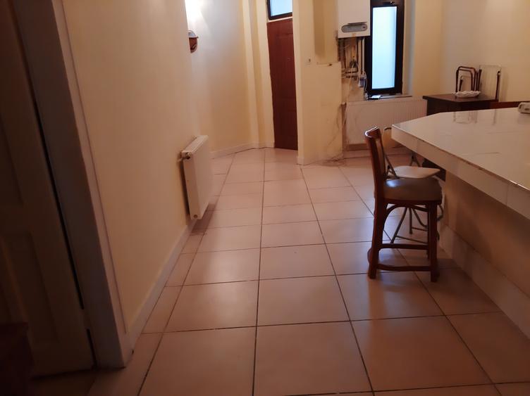Vand apartament la casa 5 camere central Piata Catedralei