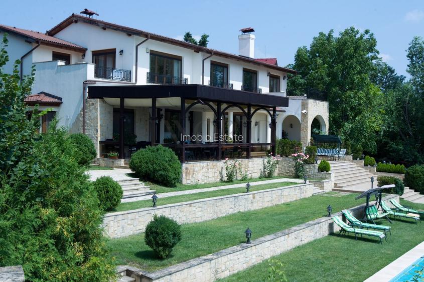 Vilă pe malul Lacului Snagov | 3.000 mp teren | 90 m deschidere lac - 3