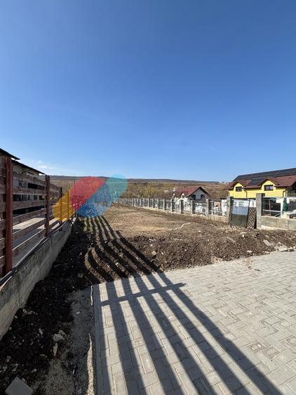 Casă cuplată, 122 mp utili+curte privată 300 mp | Demisol + Parter | Semifinisat