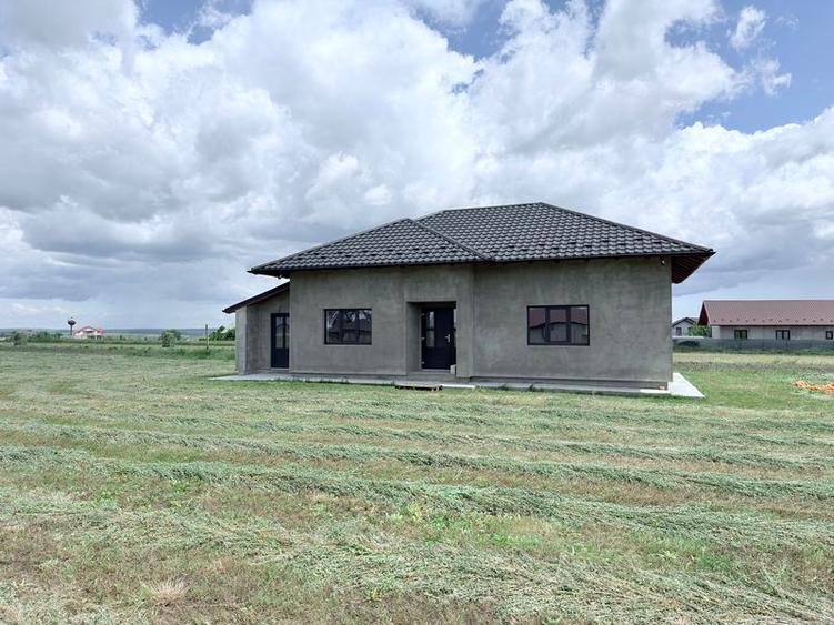 Casa noua pe parter la gri