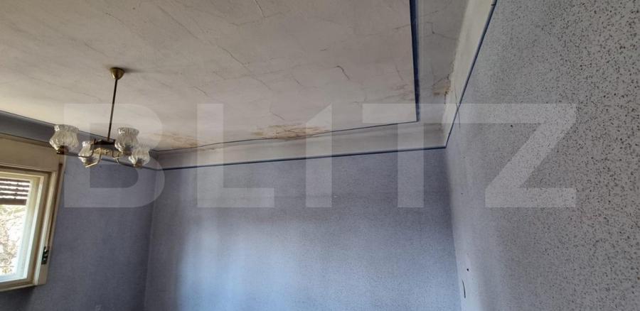Casa P+2 cu 2 spatii comerciale la parter, in Sebes