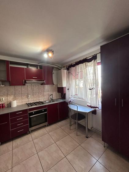 Casa tip triplex cu 4 camere de inchiriat !!!!