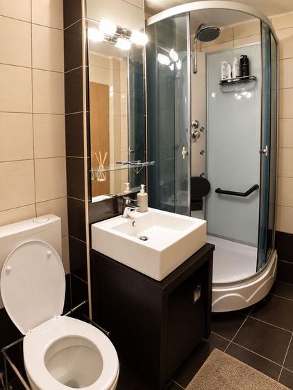 Olimpia-Centrul de Afaceri | 3 Camere | Decomandat | 2 Băi | Centrală Proprie