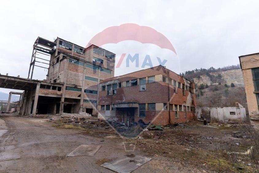 Platforma industriala 33.000 mp | fosta fabrica dolomita | acces TIR |