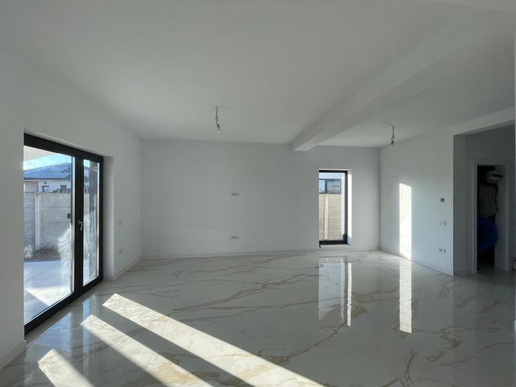 Duplex despartit prin camera tehnica finisaje premium Mosnita