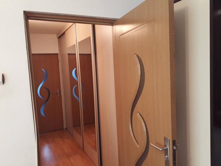 Particular închiriez apartament