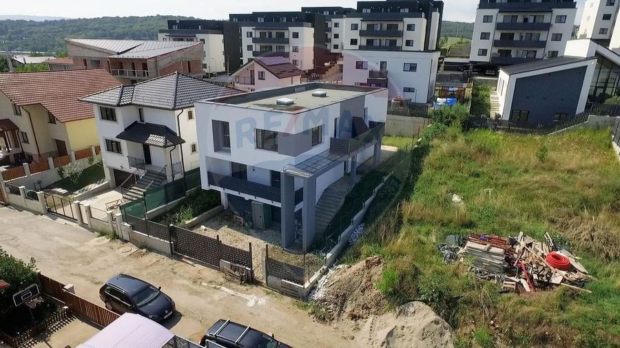 De vanzare duplex modern cu 4 camere, gradina si garaj, Baciu (Petrom)