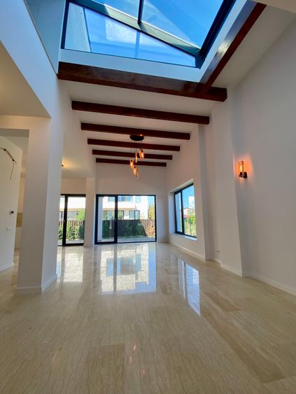 Villa Cedra, eleganta, gated, în Laguna Albastră, 3 dormitoare ensuite, 5 camere