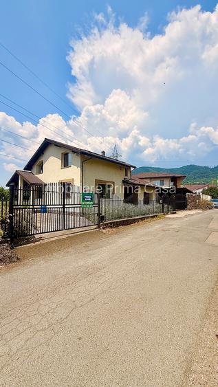 ZONA PRONTO Casă P+E 200 mp, 2 garaje, teren 723mp