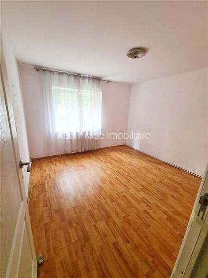 Apartament 3 camere, 2 bai, Astra- Carpatilor - 3