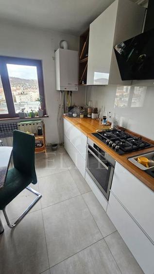 Apartament 3 camere în zona Calea Floresti