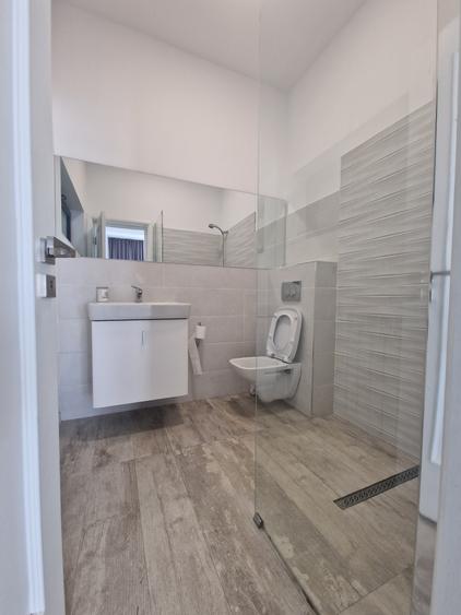 Mamaia Nord- 3 camere,2 gr sanitare, mobilat-utilat, etaj 1- 128.000euro