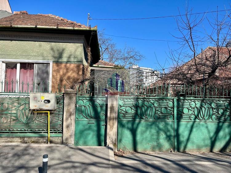 Vând casă cu teren mare în cartierul Mărăști