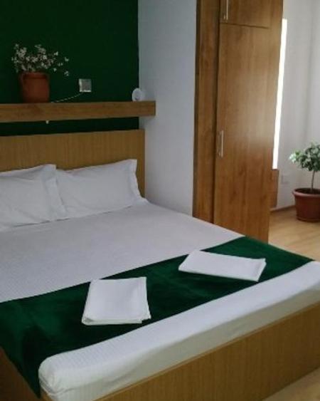 Vilă pensiune ,11 camere-lângă plajă 200 m  Mamaia. StrD14 Nr.7A Năvodari.