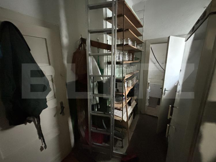 Casa de vanzare, cu 2 camere.