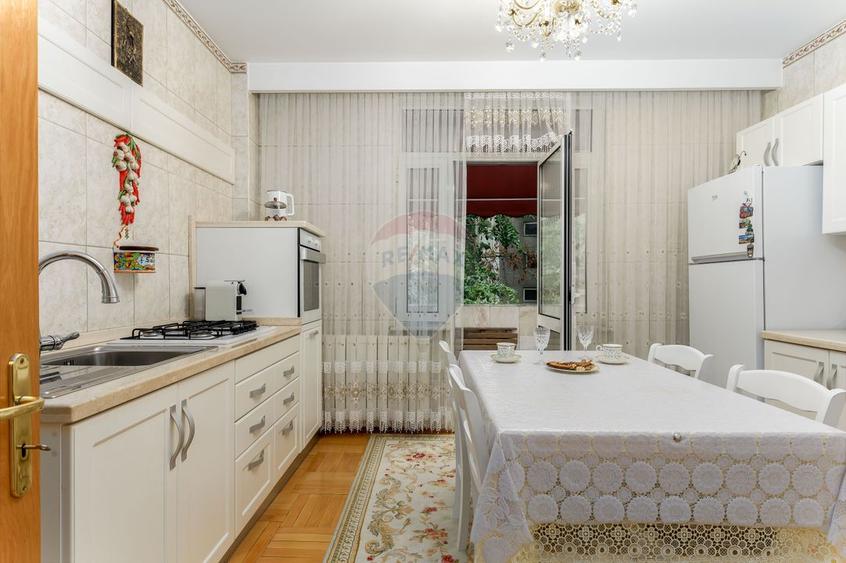Apartament cu 5 camere in vila, curte si dependinte în Dorobanti