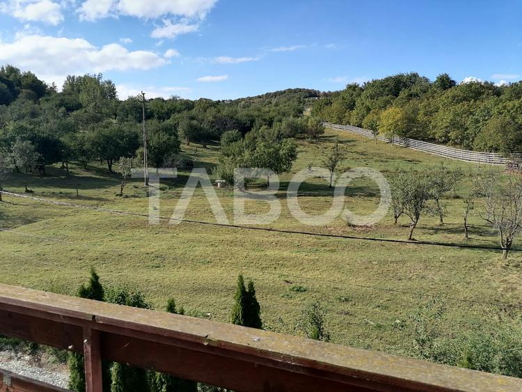 Pensiune 13 camere 16 bai sauna piscina si teren 1565 mp Cisnadioara
