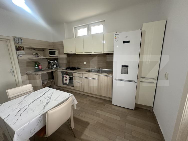 Apartament de vanzare, 160 mp, teren 165 mp, zona Strandului