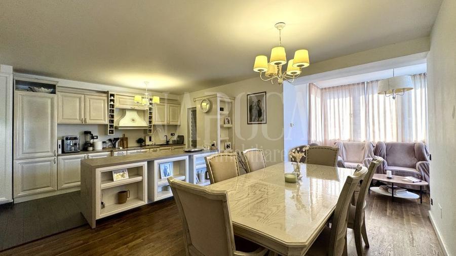 Apartament 5 camere de vanzare in Floresti