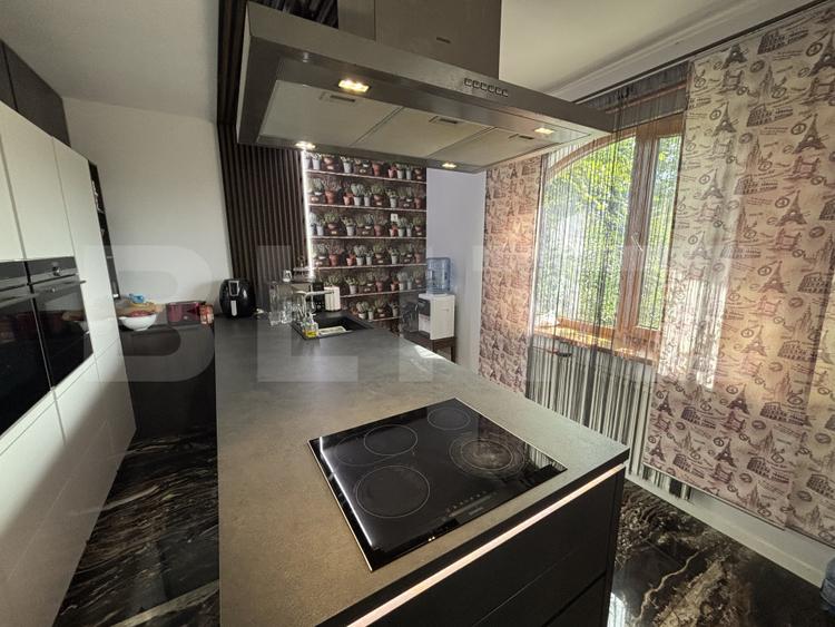 Casa de vanzare cu 4 camere, cartier Bradet