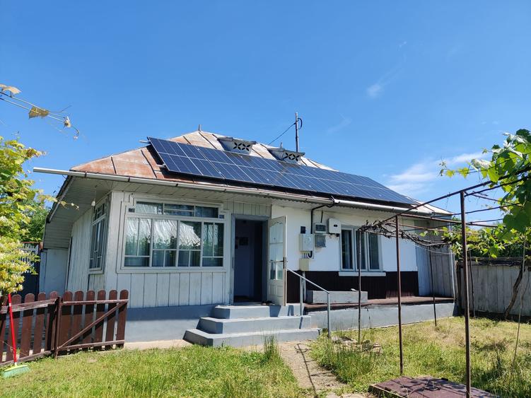 Casa la 5 km de Targu-Neamt - cu iaz si livada matura - gata pentru mutat