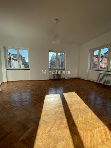 Apartament 4 camere în Piața Unirii | Clădire istorică | Str. Flor - 13