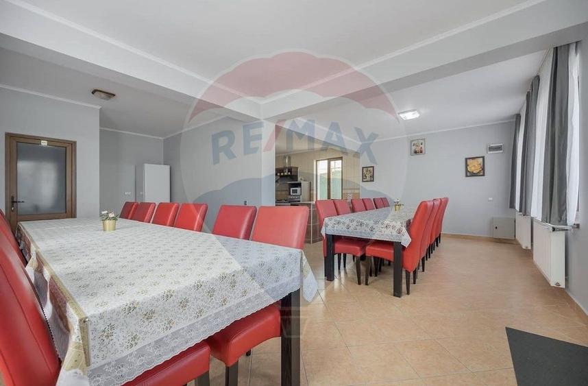 Casă / Vilă cu 16 camere de vânzare Sanmartin/Stefan cel Mare
