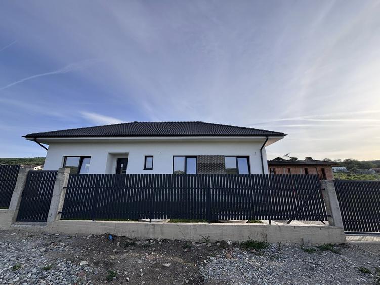 Casă individuală, P+Pod, panouri fotovoltaice, teren 500mp | Chinteni