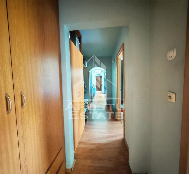 Apartament de vanzare cu 3 camere, parter, zona Aradului