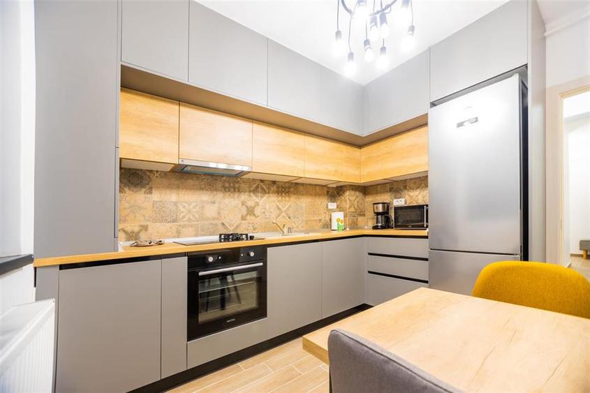 Apartament modern cu parcare subterana de 2 camere zona Coresi
