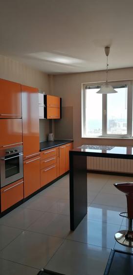 Apartament cu 3 camere de închiriat, zona Centru-Modern