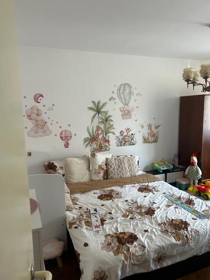 De vanzare apartament cu 4 camere, zona Favorit