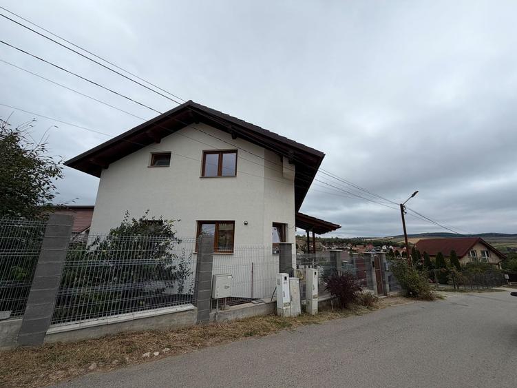 Casă de vânzare în Șura Mare, teren 334 mp
