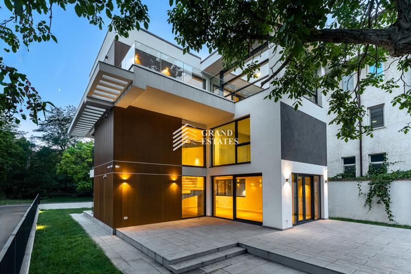 Vila individuala langa Lacul Baneasa | 6 camere, lift interior