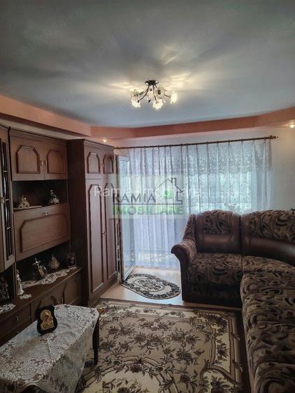 Apartament 3 camere decomandat, etaj 1, 2 balcoane și garaj – Râșnov