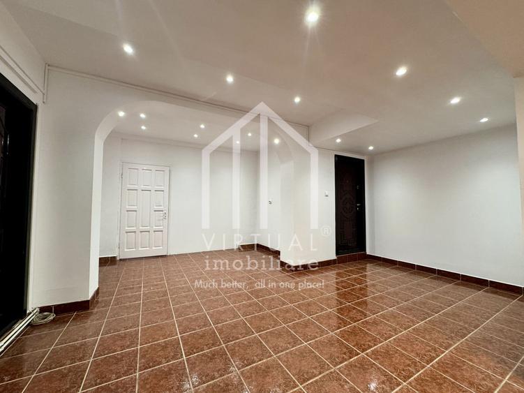 Spatiu comercial la strada, 2 camere, 81mp utili, zona Strand