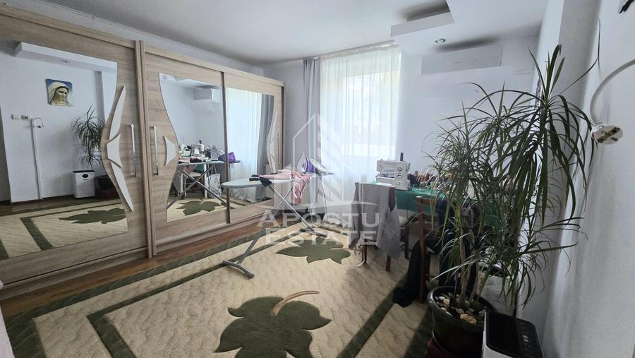 Apartament de vanzare cu 2 camere, centrala proprie, parter inalt, zona Ronat