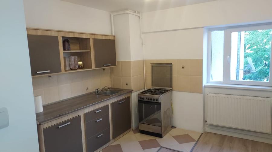 Tineretului metrou 4 camere 110mp etaj 1 stradal, vedere parc Tineretului €700