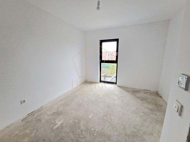 Duplex spatios despartit prin camera tehnica cu 5 camere | Urseni