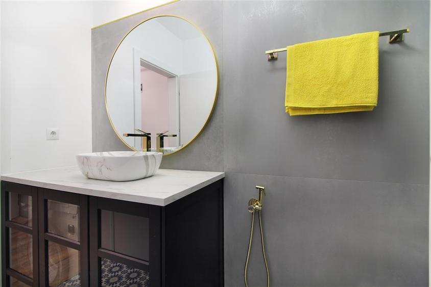 Apartament de lux cu 2 camere, terasa 25 mp, parcare subterana – Central