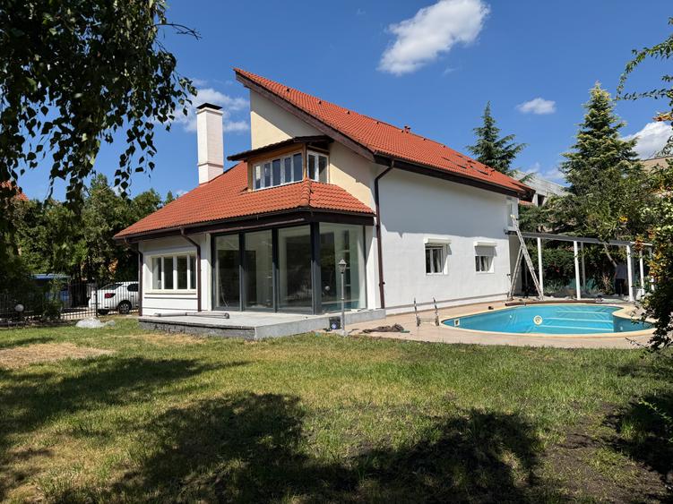 VILA P+1+M cu Piscina - Pipera 650mp Curte