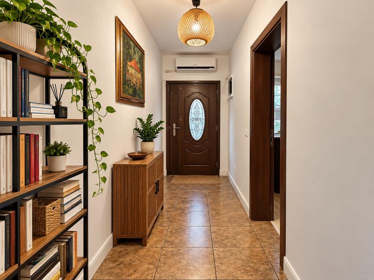 Casa de vanzare PIpera, 5 camere, 3 bai, zona linistita