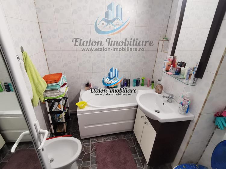 Apartament P+1, 4 camere, 2 bai, 3 balcoane, Zona Centrala Piatra Neamt
