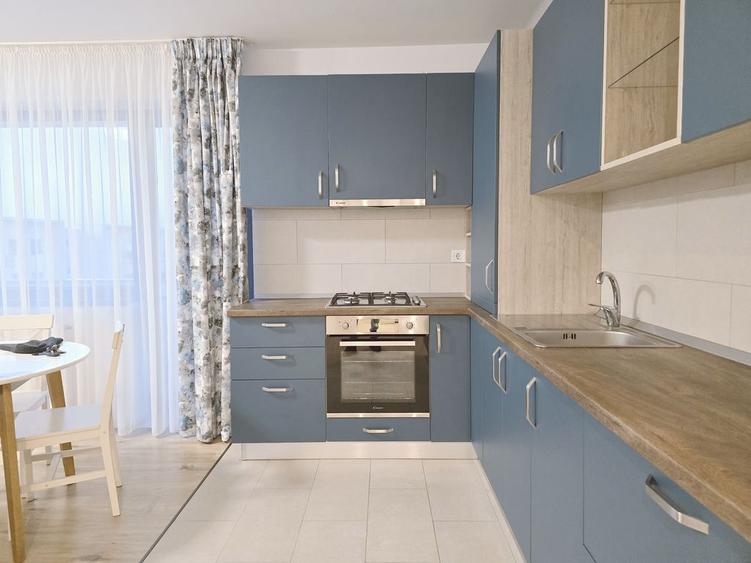 Chirie apartament cu 3 camere in bloc nou cu 2 bai si loc de parcare zona Coresi